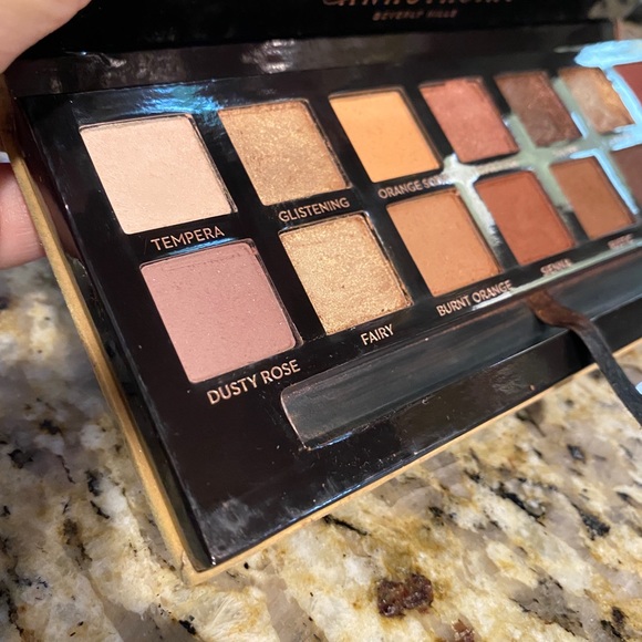 ABH soft glam - Picture 2 of 6